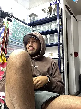 JuanZapata33 online show from February 12, 2026, 10:49 pm