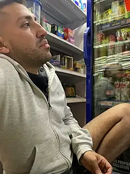 JuanZapata33 online show from February 25, 2026, 11:03 pm