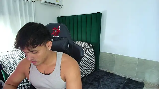 Snapshot of man_dur07 chatting on February 5, 2026, 6:29 am man dur07 online show from February 5, 2026, 6:29 am