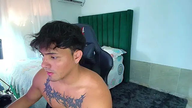 Snapshot of man_dur07 chatting on February 19, 2026, 6:15 pm man dur07 online show from February 19, 2026, 6:15 pm