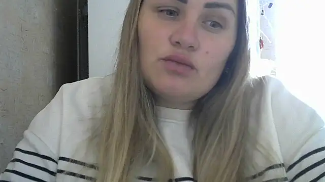 Snapshot of Honeydew-Waves chatting on October 6, 2025, 7:50 am Honeydew-Waves online show from October 6, 2025, 7:50 am