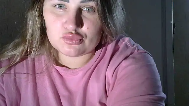 Snapshot of Honeydew-Waves chatting on November 17, 2025, 6:41 am Honeydew-Waves online show from November 17, 2025, 6:41 am