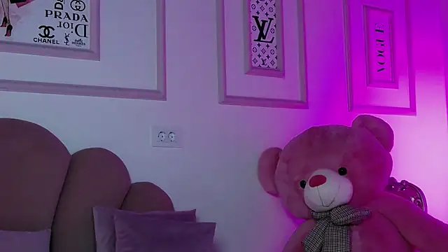 Abby  White online show from October 12, 2025, 4:06 pm