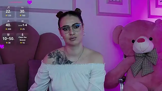 Abby  White online show from November 2, 2025, 5:04 pm