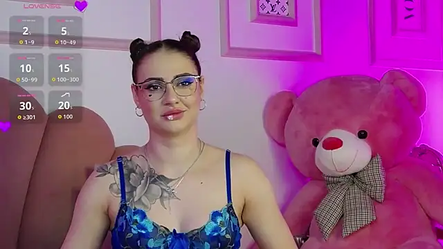 Abby  White online show from November 16, 2025, 5:18 pm