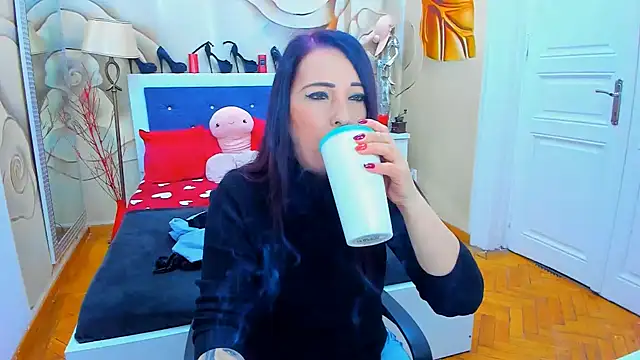 LauraSin online show from February 3, 2025, 4:14 am