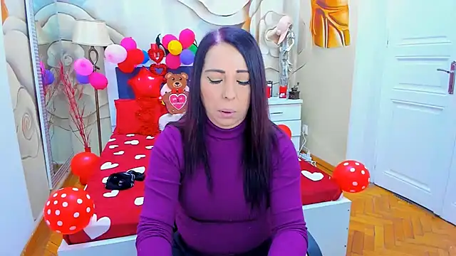 LauraSin online show from February 13, 2025, 4:22 am