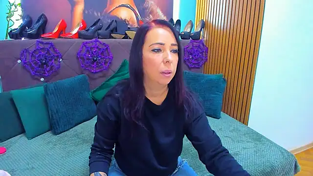 LauraSin online show from October 30, 2025, 4:25 am