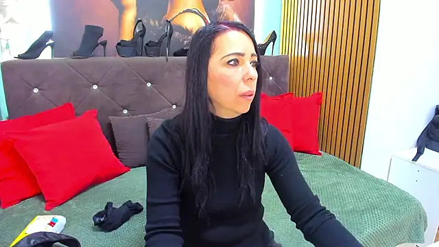 LauraSin online show from February 28, 2026, 4:35 am