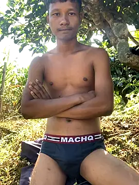 Snapshot of ShroveRising chatting on November 16, 2025, 4:18 am ShroveRising online show from November 16, 2025, 4:18 am