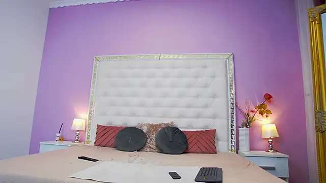 Lenna Paul online show from October 6, 2025, 4:10 am