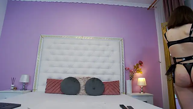 Lenna Paul online show from January 14, 2026, 5:13 am