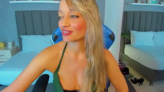 emma collson online show from October 4, 2025, 3:04 am