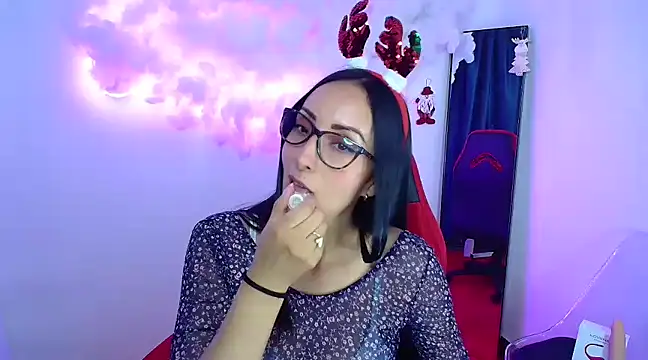 yaralyminjo2 online show from December 18, 2024, 2:06 pm