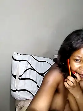 Snapshot of queenbboobs chatting on January 8, 2025, 9:55 pm queenbboobs online show from January 8, 2025, 9:55 pm