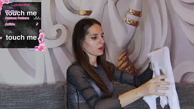 hailey peach online show from September 27, 2025, 6:13 pm