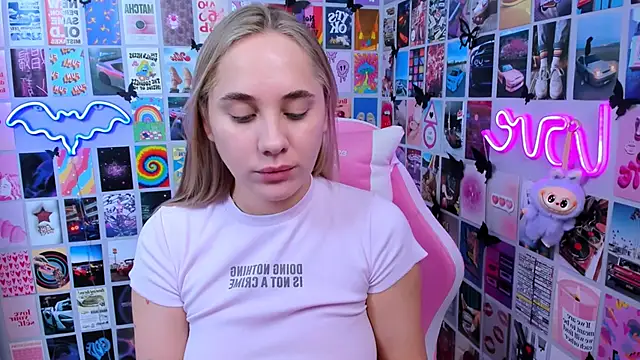 MiaMilas online show from December 17, 2025, 11:38 am