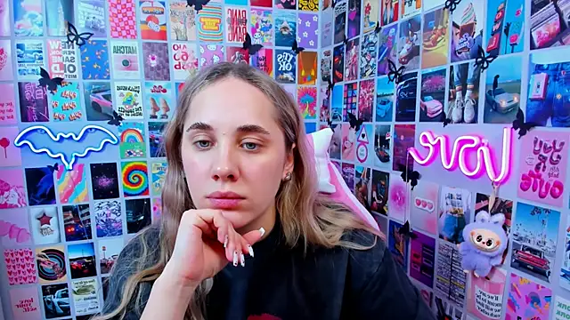 MiaMilas online show from February 16, 2026, 2:13 pm