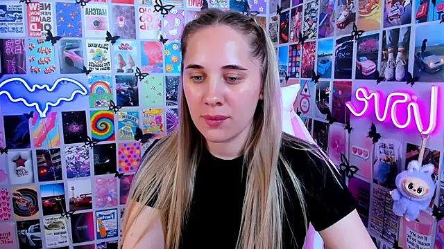 MiaMilas online show from June 15, 2026, 1:46 pm