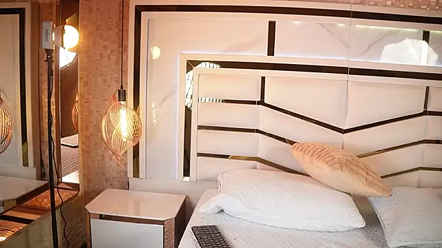 sophie 1 online show from October 7, 2025, 3:04 am