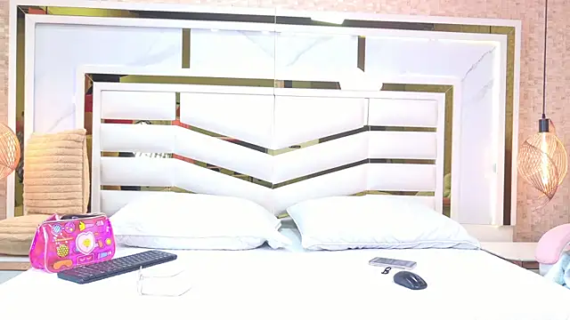 sophie 1 online show from October 19, 2025, 3:51 am