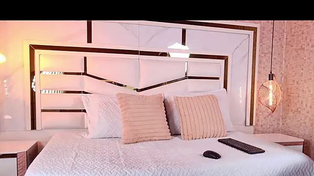 sophie 1 online show from November 7, 2025, 3:06 am