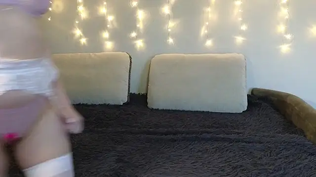 Snapshot of Tutti_Frutt1s chatting on February 1, 2026, 5:39 am Tutti Frutt1s online show from February 1, 2026, 5:39 am