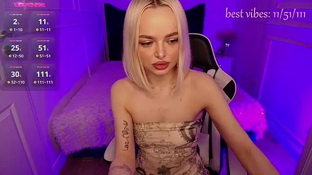 Snapshot of horny_blondiee chatting on February 10, 2025, 8:20 am horny blondiee online show from February 10, 2025, 8:20 am