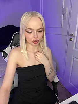Snapshot of horny_blondiee chatting on March 19, 2025, 6:34 pm horny blondiee online show from March 19, 2025, 6:34 pm
