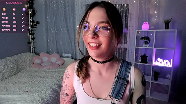 AraCopple online show from December 15, 2024, 12:51 am