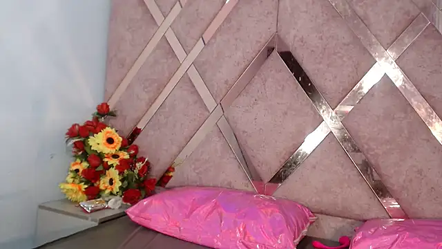 Lucy White   online show from January 6, 2025, 11:52 pm