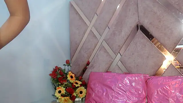 Lucy White   online show from January 22, 2025, 9:10 pm