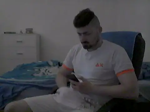 Snapshot of Hkl95555 chatting on October 7, 2025, 12:41 am Hkl95555 online show from October 7, 2025, 12:41 am