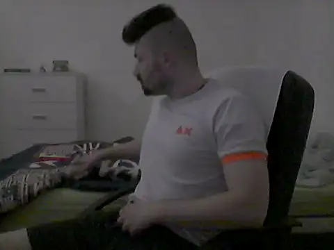 Snapshot of Hkl95555 chatting on October 16, 2025, 11:50 pm Hkl95555 online show from October 16, 2025, 11:50 pm