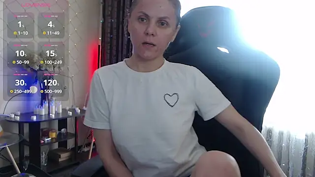 Snapshot of JessieOMays chatting on April 4, 2026, 9:40 am JessieOMays online show from April 4, 2026, 9:40 am