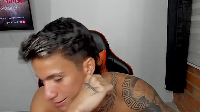 pettergrey1 online show from October 17, 2025, 11:18 pm