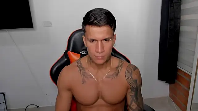 pettergrey1 online show from October 27, 2025, 11:31 pm