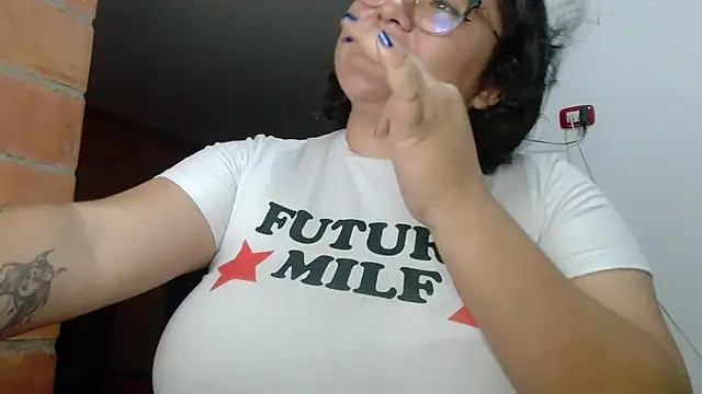 CinnamonCookiez online show from January 7, 2025, 7:10 am