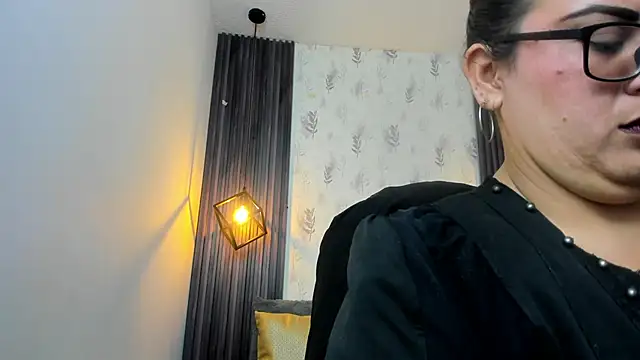 Snapshot of brigittemiller chatting on October 4, 2025, 3:43 pm brigittemiller online show from October 4, 2025, 3:43 pm