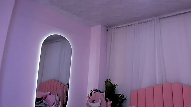 zoe rivers online show from February 18, 2025, 5:10 pm