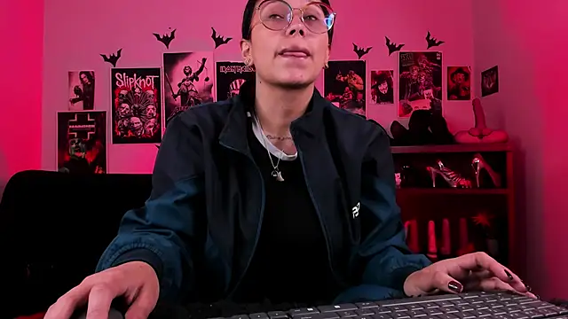 lilith-deveraux online show from November 28, 2025, 3:25 pm