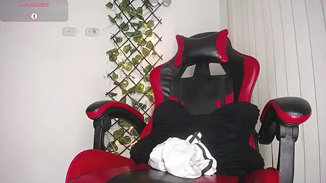 darkviper26 online show from April 5, 2026, 11:35 pm