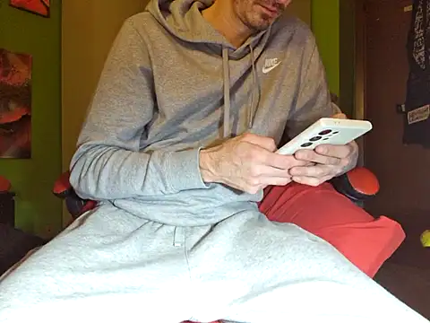 MASTERBULLY online show from November 18, 2025, 4:55 pm