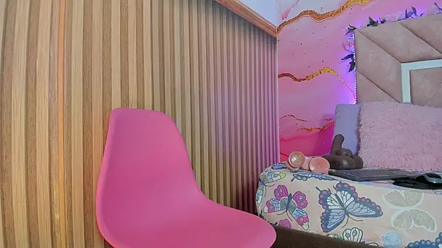 Taylor  cooper online show from November 18, 2025, 6:34 pm