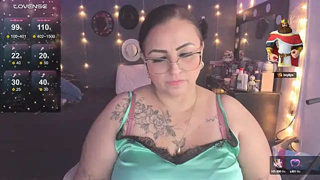 Ivonnee   online show from February 18, 2025, 7:10 am