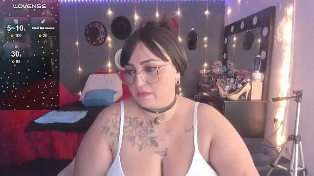 Ivonnee   online show from March 12, 2025, 3:24 am