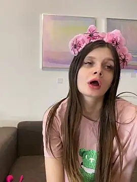 Snapshot of Effi_18 chatting on January 25, 2025, 2:04 am Effi 18 online show from January 25, 2025, 2:04 am