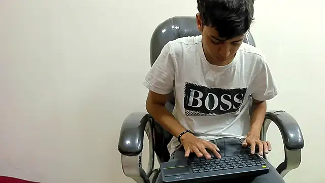 Snapshot of DamiBright chatting on October 3, 2025, 7:11 pm DamiBright online show from October 3, 2025, 7:11 pm