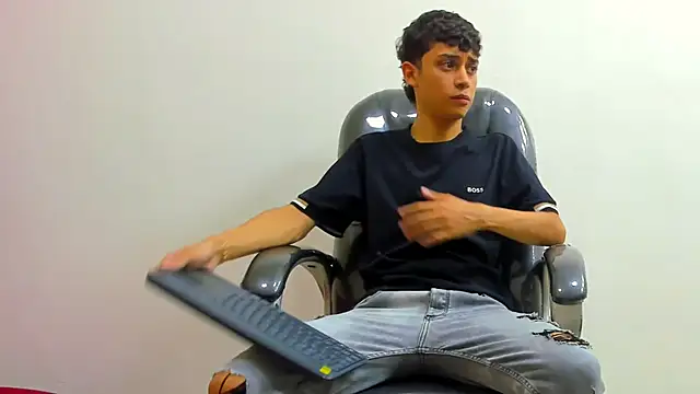 Snapshot of DamiBright chatting on October 4, 2025, 6:17 pm DamiBright online show from October 4, 2025, 6:17 pm