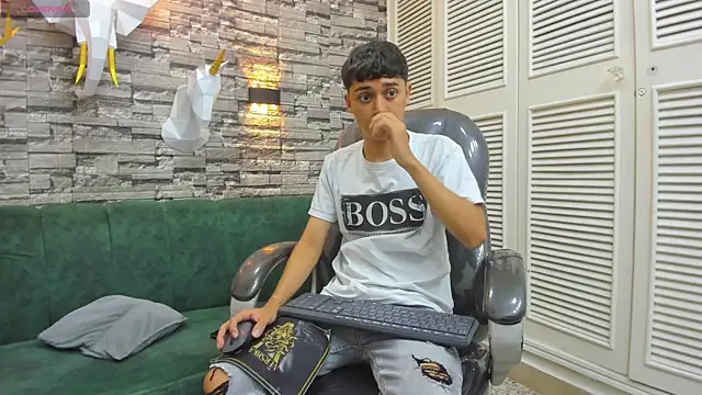 Snapshot of DamiBright chatting on November 1, 2025, 5:59 pm DamiBright online show from November 1, 2025, 5:59 pm